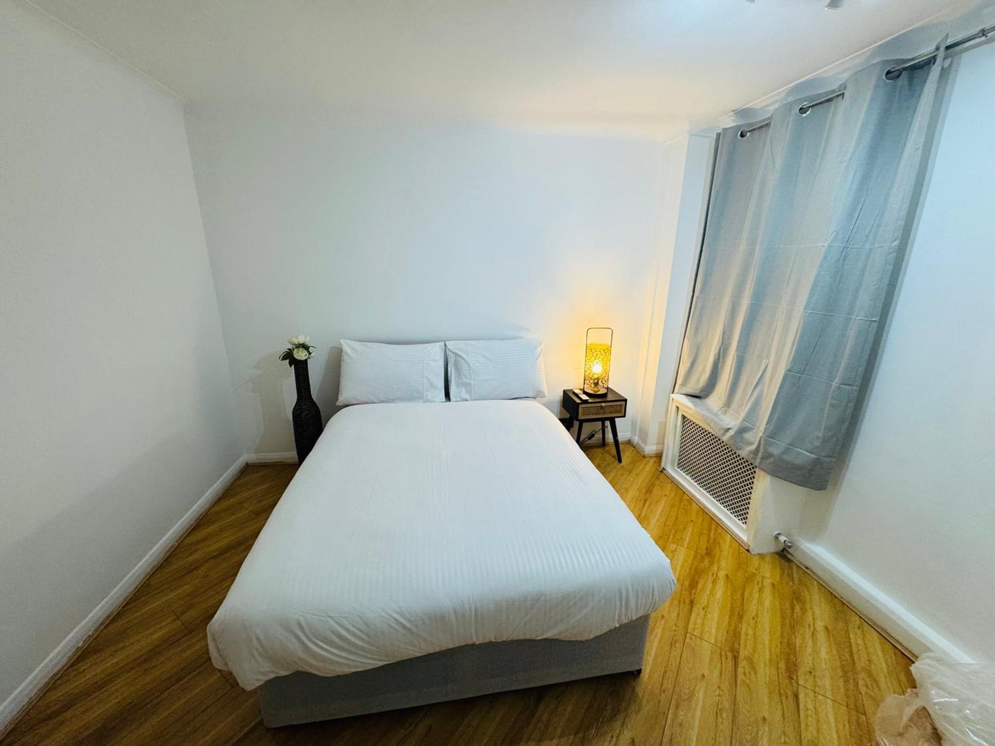 1 Bedroom Flat In * London