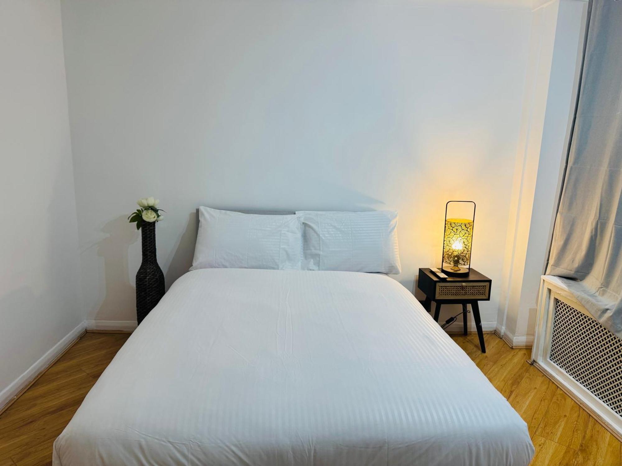 1 Bedroom Flat In Apartment *