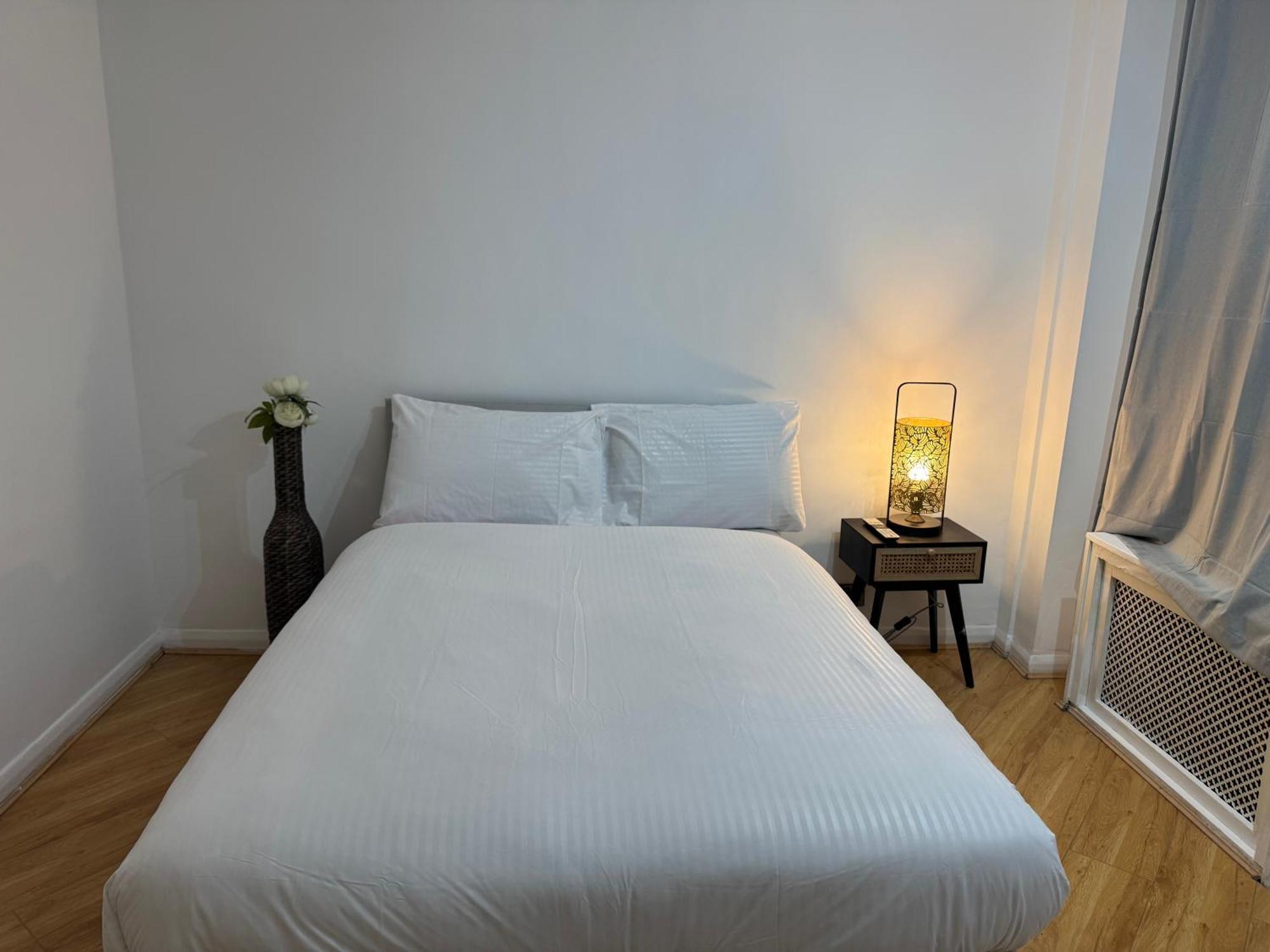 Apartment 1 Bedroom Flat In London