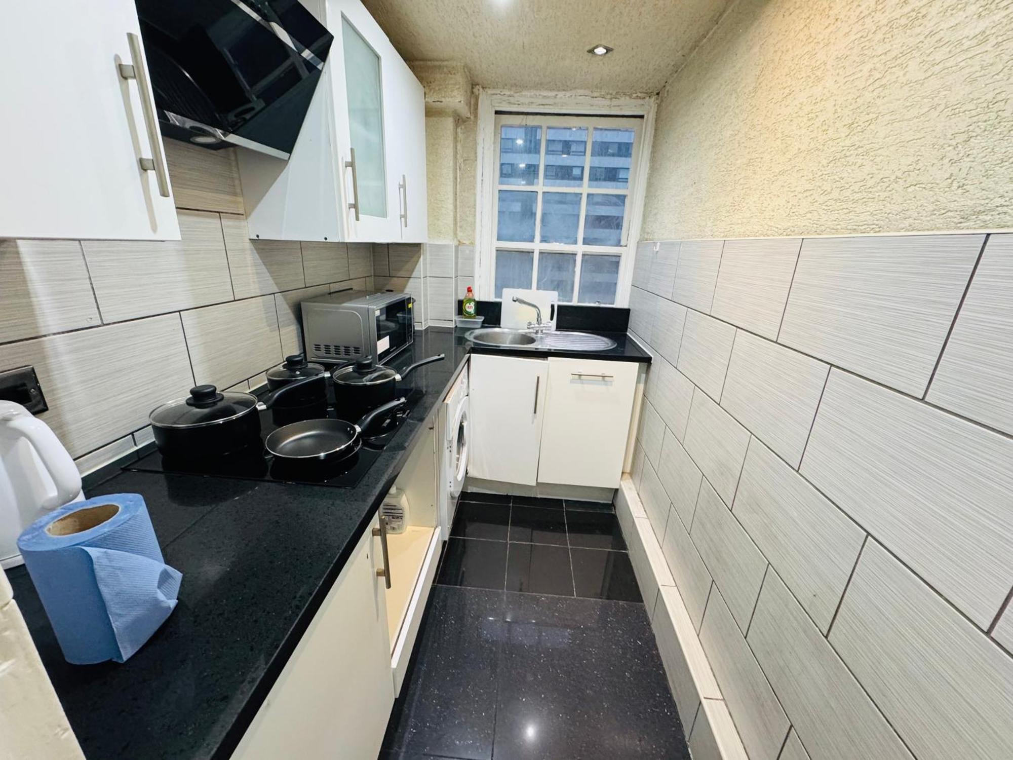 1 Bedroom Flat In Apartment London