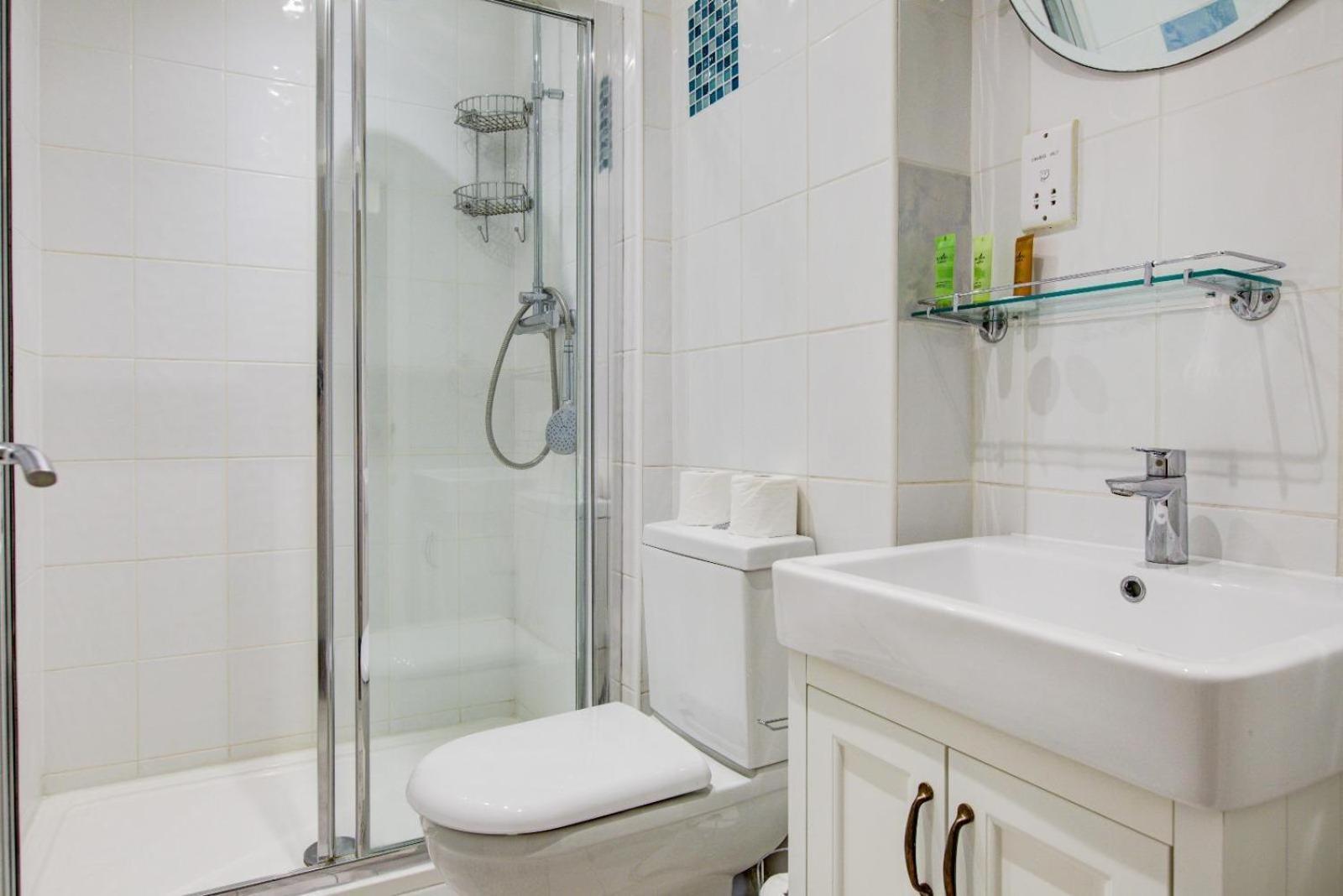 1 Bedroom Flat In Apartment